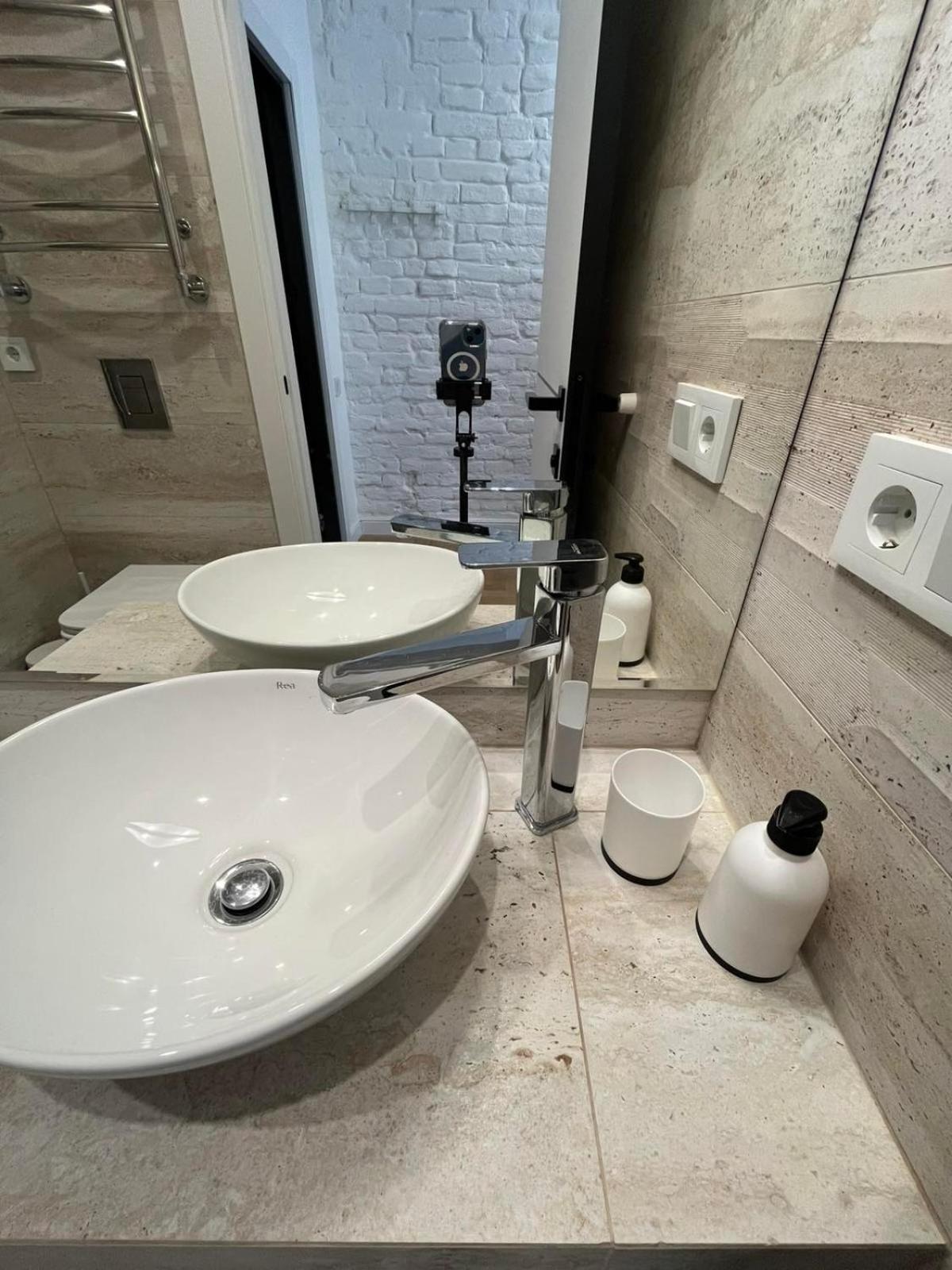 Favorit Apartments 1 Кім Безкоштовна Парковка Центр З Балконом Не Далеко Від Ж Д Вокзалу Звітні Документи Lviv Exterior photo
