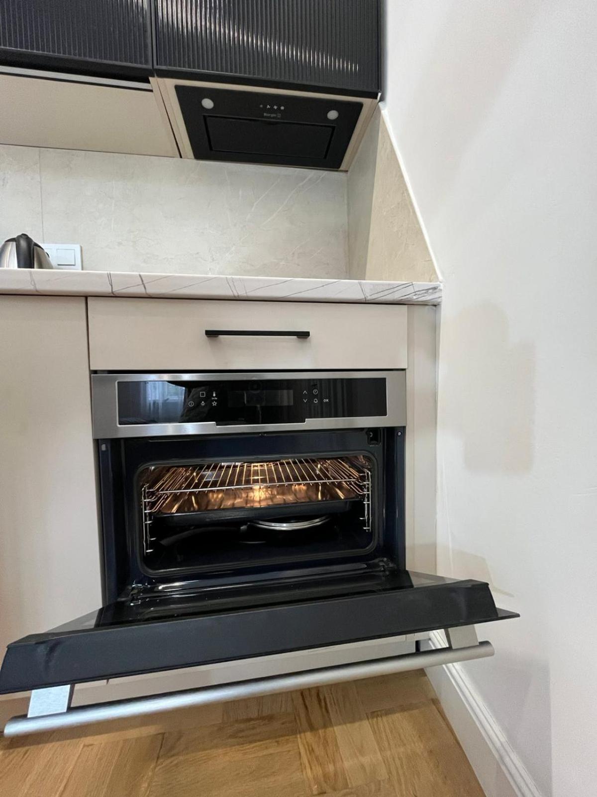 Favorit Apartments 1 Кім Безкоштовна Парковка Центр З Балконом Не Далеко Від Ж Д Вокзалу Звітні Документи Lviv Exterior photo