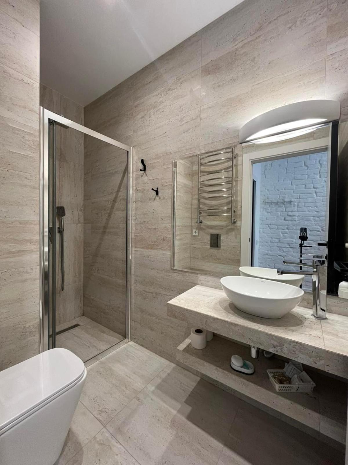 Favorit Apartments 1 Кім Безкоштовна Парковка Центр З Балконом Не Далеко Від Ж Д Вокзалу Звітні Документи Lviv Exterior photo
